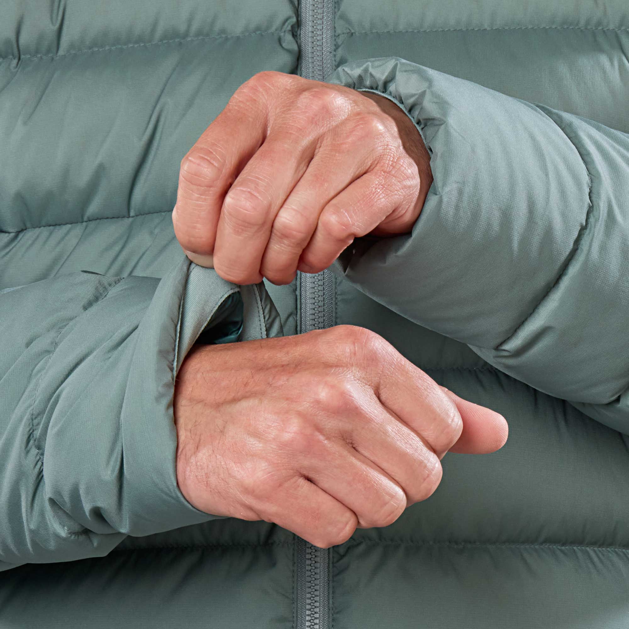 Katabatic Gear Tarn piumino uomo ultraleggero con cappuccio
