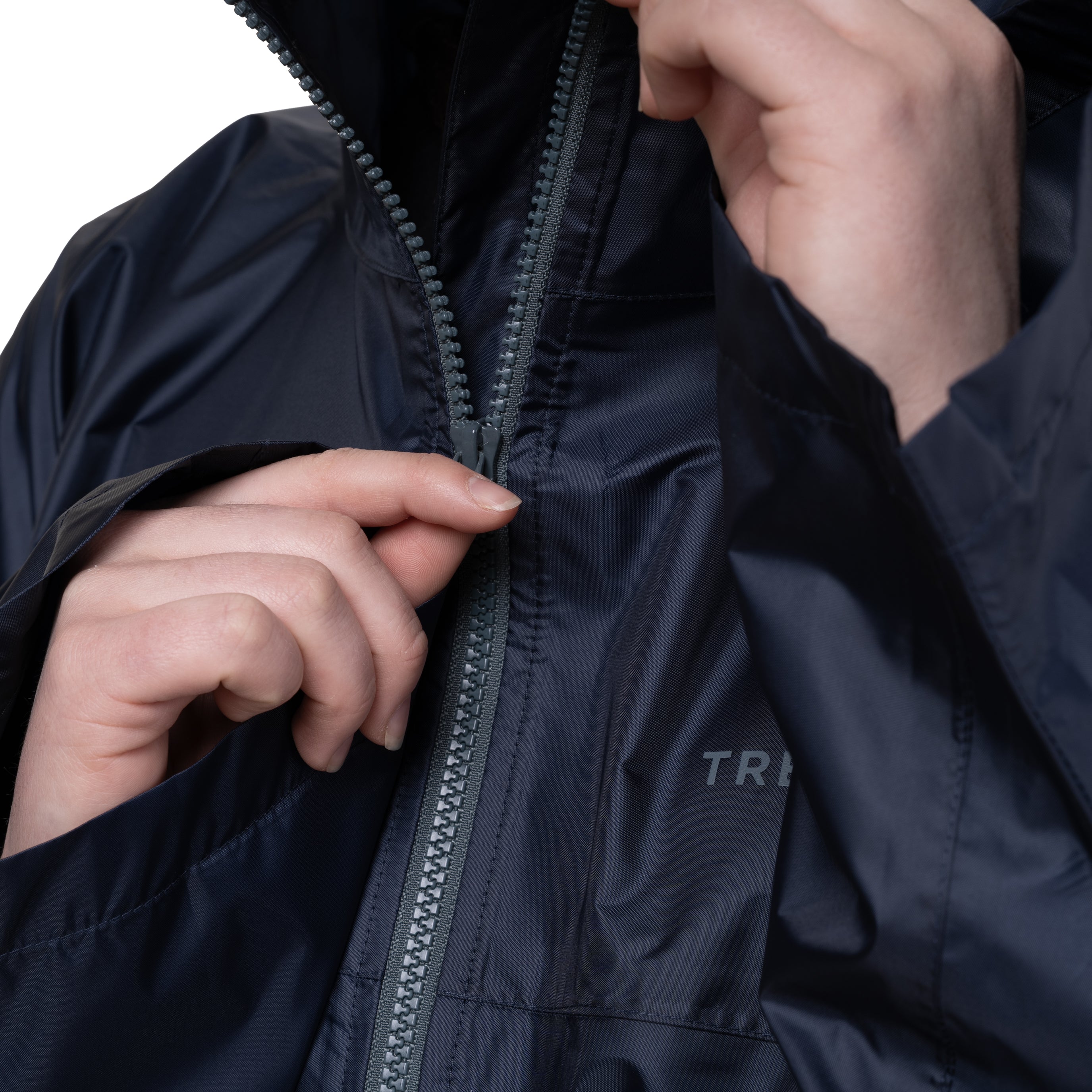 Trekmates Deluxe Full Zip Poncho poncho blu navy impermeabile