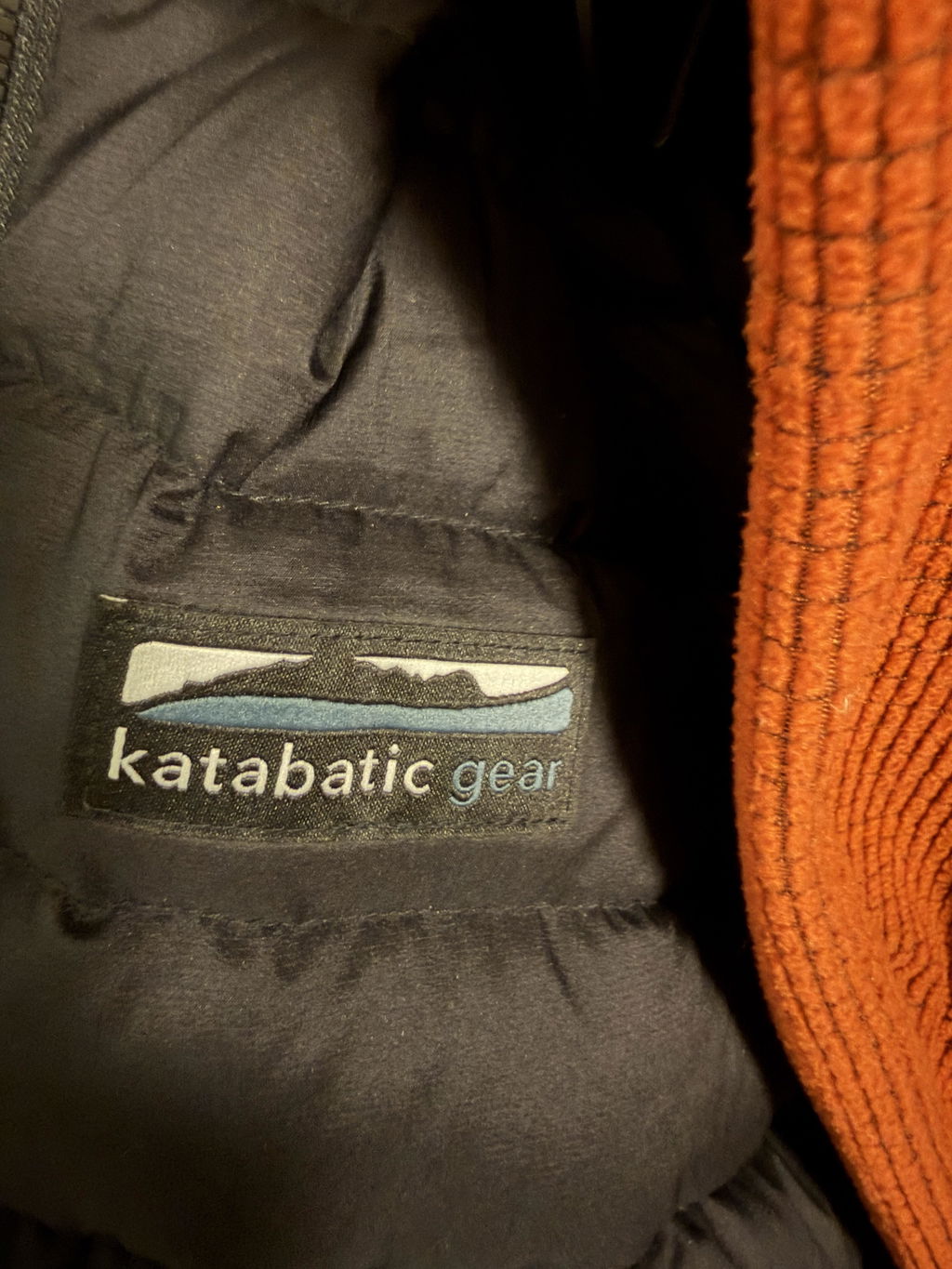 Katabatic Gear Tarn piumino uomo ultraleggero con cappuccio